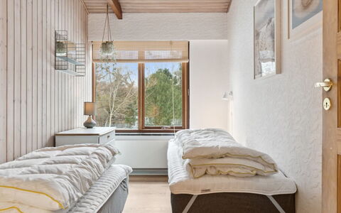 Dana - 525M from the Sea: Camera Da Letto, Legna, Letto, Lenzuolo, Bedding, Interior Design, Mobilia, Pavimento, Pavimentazione, Casa