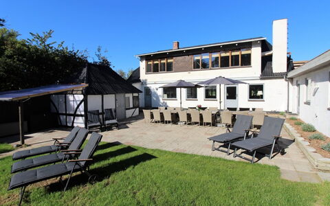 Dana - 525M from the Sea: Tetto, Casa, Porta, Villetta, Shade, Raccordo, Cortile, Estate, Backyard