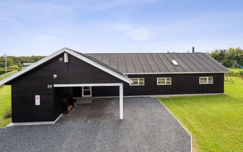 Amdi - 700M from the Sea: Architettura, Tetto, Casa, Materiale Composito, Illuminazione Diurna, Raccordo, Driveway