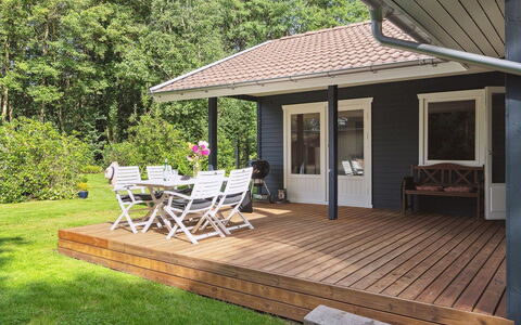 Annamaria - 30Km from the Sea: Tetto, Casa, Casa, Villetta, Porta, Raccordo, Deck, Portico, Plank, Latifoglie