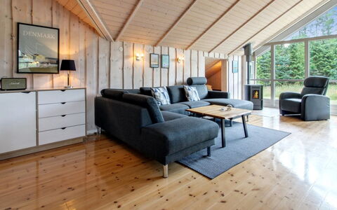 Sanna - 30Km from the Sea: Tetto, Casa, Casa, Villetta, Porta, Raccordo, Deck, Portico, Plank, Latifoglie