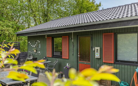 Nyalle - 30Km from the Sea: Zona Residenziale, Tetto, Sobborgo, Driveway, Estate, Camino