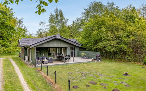 Nyalle - 30Km from the Sea: Zona Residenziale, Tetto, Sobborgo, Driveway, Estate, Camino