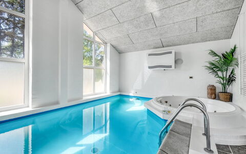 Anniesette - 1.5Km from the Sea: Mobilia, Interior Design, Pavimentazione, Legna, Pavimento, Soffitto, Pavimento In Legno, Sedia, Tavolo, Illuminazione