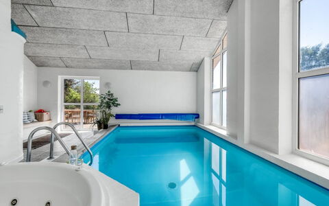 Anniesette - 1.5Km from the Sea: Mobilia, Interior Design, Pavimentazione, Legna, Pavimento, Soffitto, Pavimento In Legno, Sedia, Tavolo, Illuminazione