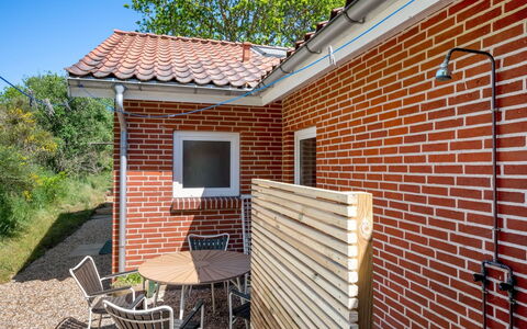 Anniesette - 1.5Km from the Sea: Mobilia, Interior Design, Pavimentazione, Legna, Pavimento, Soffitto, Pavimento In Legno, Sedia, Tavolo, Illuminazione