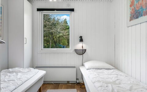 Eli - 1.5Km to the Fjord: Legna, Camera Da Letto, Bedding, Letto, Telaio Del Letto, Lenzuolo, Plank, Latifoglie, Color Legno, Dipingere