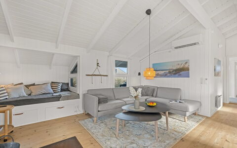 Flepko - 50M from the Sea: Legna, Pavimentazione, Interior Design, Pavimento, Soffitto, Pavimento In Legno, Mobilia, Camera, Latifoglie, Soggiorno