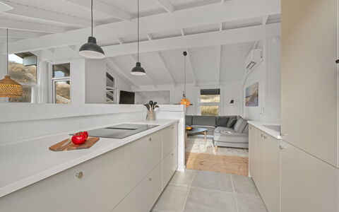 Flepko - 50M from the Sea: Cucina, Pavimentazione, Controsoffitto, Legna, Interior Design, Soffitto, Pavimento, Cabinetry, Mobilia, Lampada