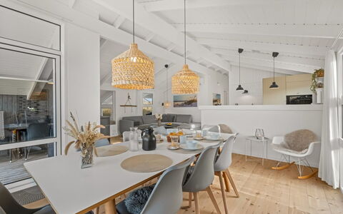 Flepko - 50M from the Sea: Interior Design, Pavimentazione, Mobilia, Legna, Soffitto, Lampada, Pavimento, Cucina, Cucina & Sala Da Pranzo Tavolo, Lampadario