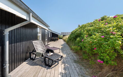 Flepko - 50M from the Sea: Legna, Deck, Shade, Latifoglie, Plank, Boardwalk, Passerella, Balcone, Illuminazione Diurna, Portico