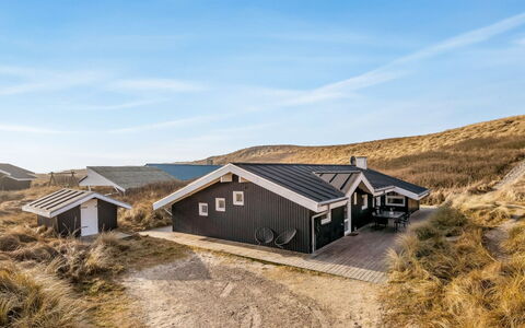 Flepko - 50M from the Sea: Zona Residenziale, Arbusto, Casa, Casa, Giardino, Estate, Shade, Landscaping, Prato