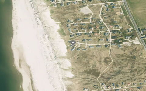 Flepko - 50M from the Sea: Zona Residenziale, Arbusto, Casa, Casa, Giardino, Estate, Shade, Landscaping, Prato