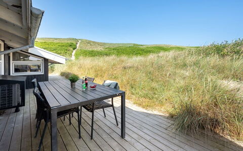 Flepko - 50M from the Sea: Mobilia, Legna, Interior Design, Pavimentazione, Pavimento, Sedia, Camera, Soffitto, Soggiorno, Appartamento