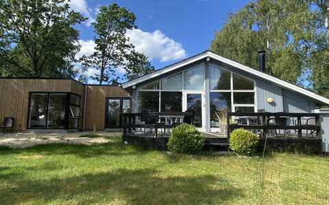 Anne - 150M from the Sea: Tetto, Casa, Porta, Villetta, Shade, Raccordo, Cortile, Estate, Backyard