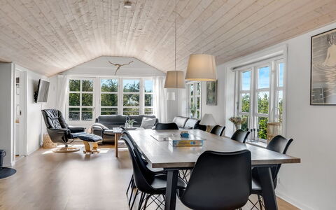 Engelbertine - 210M to the Fjord: Legna, Soffitto, Casa, Mobilia, Cucina & Sala Da Pranzo Tavolo, Latifoglie, Pavimento In Legno, Sedia, Villetta, Soggiorno