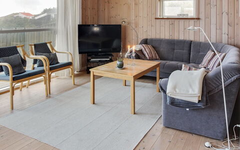 Ilkka - 400M from the Sea: Mobilia, Interior Design, Pavimentazione, Legna, Pavimento, Soffitto, Pavimento In Legno, Sedia, Tavolo, Illuminazione