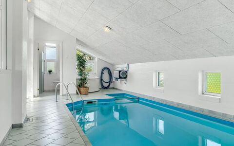 Jenvold - 600M from the Sea: Mobilia, Interior Design, Pavimentazione, Legna, Pavimento, Soffitto, Pavimento In Legno, Sedia, Tavolo, Illuminazione