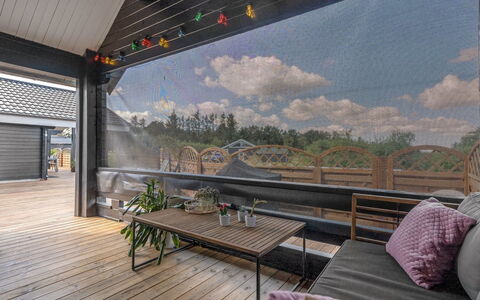 Gizella - 500M to the Fjord: Mobilia, Interior Design, Pavimentazione, Legna, Pavimento, Soffitto, Pavimento In Legno, Sedia, Tavolo, Illuminazione