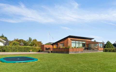 Ljupka - 800M from the Sea: Architettura, Tetto, Casa, Materiale Composito, Illuminazione Diurna, Raccordo, Driveway
