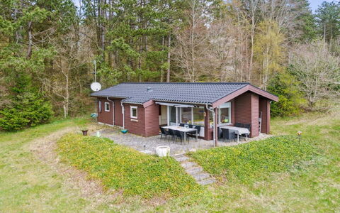 Enita - 350M from the Sea: Legna, Casa, Portico, Deck, Latifoglie, Tetto, Color Legno, Pavimento In Legno, Eco Hotel