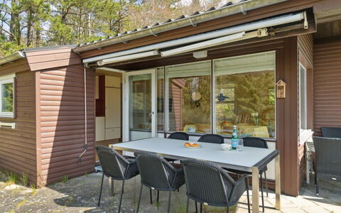 Enita - 350M from the Sea: Legna, Casa, Portico, Deck, Latifoglie, Tetto, Color Legno, Pavimento In Legno, Eco Hotel