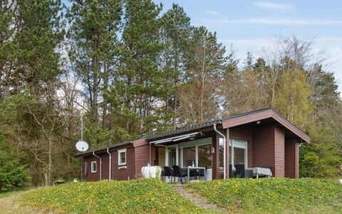 Enita - 350M from the Sea: Legna, Casa, Portico, Deck, Latifoglie, Tetto, Color Legno, Pavimento In Legno, Eco Hotel