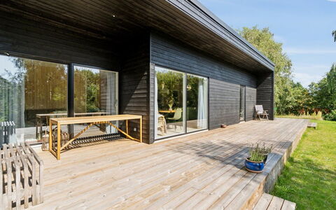 Filip - 1.2Km from the Sea: Tetto, Casa, Porta, Villetta, Shade, Raccordo, Cortile, Estate, Backyard