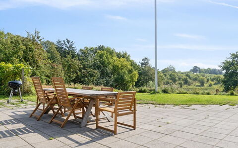 Guthbrand - 800M from the Sea: Mobilia, Sedia, Mobili Da Esterno, Shade, Latifoglie, Flagstone, Bracciolo, Piastrella, Plank, Tavolo Esterno