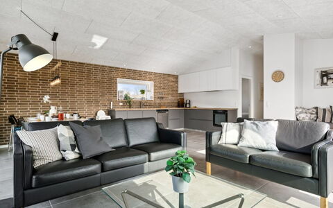 Asel - 350M from the Sea: Mobilia, Interior Design, Pavimentazione, Parete, Divano, Legna, Soffitto, Pavimento, Soggiorno, Camera