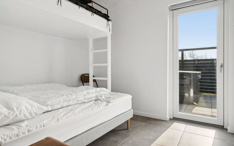 Asel - 350M from the Sea: Legna, Pavimento, Pavimentazione, Appartamento, Camera Da Letto, Color Legno, Latifoglie, Plank, Letto, Pavimento In Legno