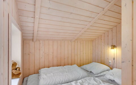 Hialmar - 300M from the Sea: Legna, Camera Da Letto, Letto, Interior Design, Soffitto, Pavimento, Lenzuolo, Bedding, Mobilia, Pavimentazione