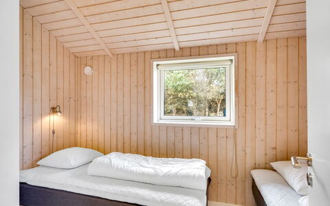 Hialmar - 300M from the Sea: Legna, Camera Da Letto, Letto, Lenzuolo, Interior Design, Soffitto, Bedding, Pavimentazione, Pavimento, Telaio Del Letto
