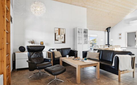 Elmo - 800M from the Sea: Tetto, Casa, Lotto, Casa, Villetta, Estate, Edifici Giardino, Shade, Log Cabin, Landscaping