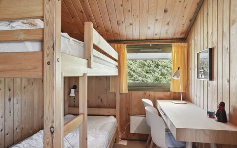 Winter - 500M from the Sea: Legna, Camera Da Letto, Interior Design, Soffitto, Latifoglie, Color Legno, Letto, Camera, Log Cabin, Telaio Del Letto