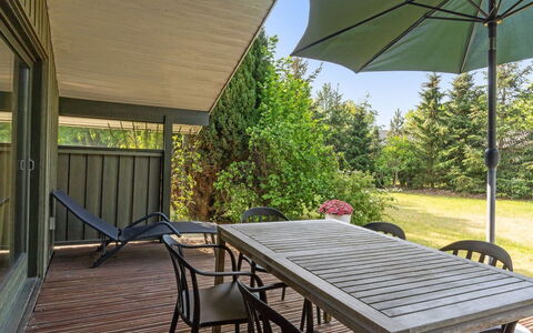 Winter - 500M from the Sea: Mobilia, Legna, Mobili Da Esterno, Portico, Sedia, Tavolo, Tavolo Esterno, Cucina & Sala Da Pranzo Tavolo, Shade, Deck