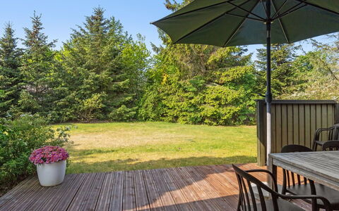 Winter - 500M from the Sea: Mobilia, Mobili Da Esterno, Sedia, Tavolo, Tavolo Esterno, Lotto, Giardino, Deck, Shade, Ombrello