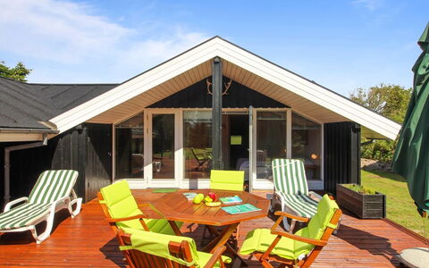 Alban - 700M from the Sea: Mobilia, Interior Design, Sedia, Pavimentazione, Tavolo, Ricorrere, Pavimento, Soffitto, Camera, Eco Hotel