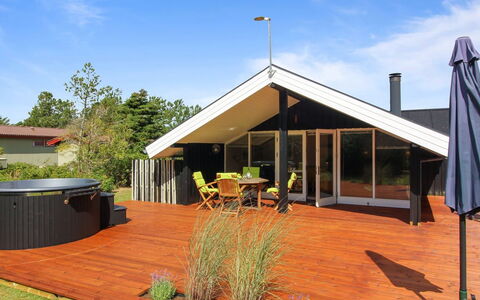 Alban - 700M from the Sea: Mobilia, Interior Design, Sedia, Pavimentazione, Tavolo, Ricorrere, Pavimento, Soffitto, Camera, Eco Hotel