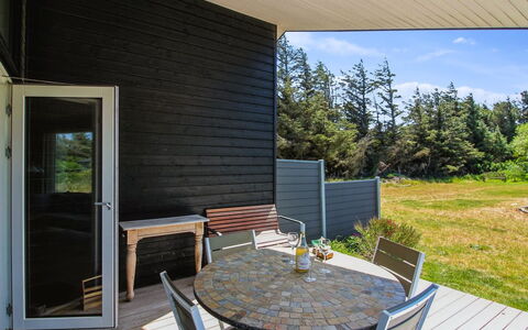 Sampo - 400M from the Sea: Zona Residenziale, Tetto, Sobborgo, Driveway, Estate, Camino