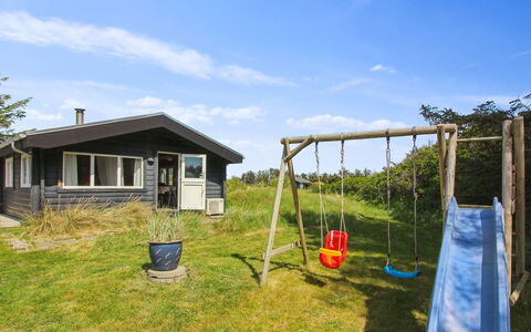 Sampo - 400M from the Sea: Zona Residenziale, Tetto, Sobborgo, Driveway, Estate, Camino