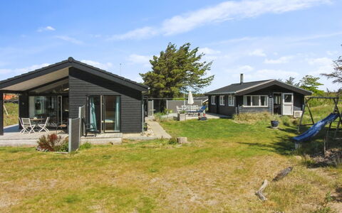 Sampo - 400M from the Sea: Zona Residenziale, Tetto, Sobborgo, Driveway, Estate, Camino