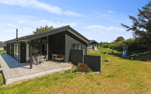 Sampo - 400M from the Sea: Zona Residenziale, Tetto, Sobborgo, Driveway, Estate, Camino