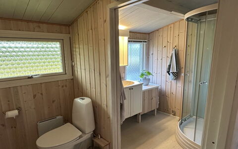 Freding - 450M from the Sea: Legna, Pavimentazione, Pavimento, Idraulico Fixture, Interior Design, Soffitto, Camera, Idraulico, Casa, Gabinetto
