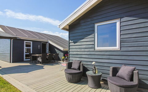 Thomsen - 475M from the Sea: Legna, Raccordo, Tetto, Casa, Porta, Casa, Villetta, Mobili Da Esterno, Latifoglie, Plank