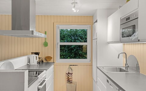Ingebore - 700M from the Sea: Pavimentazione, Cucina, Legna, Controsoffitto, Elettrodomestico Da Cucina, Apparecchio Major, Pavimento, Interior Design, Cabinetry, Pavimento In Legno