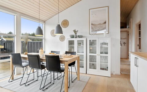 Sazdo - 1.1Km from the Sea: Mobilia, Pavimentazione, Interior Design, Legna, Pavimento, Tavolo, Pavimento In Legno, Cucina & Sala Da Pranzo Tavolo, Sedia, Sala Da Pranzo