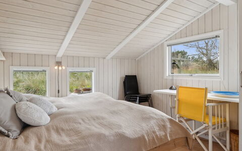 Hrefna - 500M from the Sea: Interior Design, Legna, Soffitto, Camera Da Letto, Pavimentazione, Pavimento, Letto, Mobilia, Camera, Casa