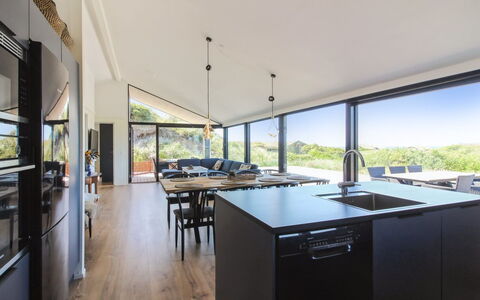 Kristiina - 500M from the Sea: Soffitto, Interior Design, Cucina & Sala Da Pranzo Tavolo, Pavimento In Legno, Latifoglie, Sedia, Shade, Color Legno, Materiali Naturali, Cucina