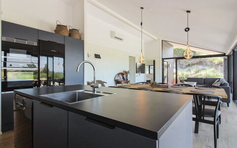 Kristiina - 500M from the Sea: Cucina, Controsoffitto, Interior Design, Soffitto, Mobilia, Elettrodomestico Da Cucina, Lampada, Cucina & Sala Da Pranzo Tavolo, Illuminazione, Pavimentazione